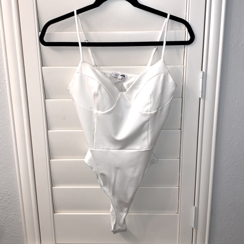 Super cute white bodysuit, never worn!!